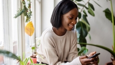 Person using an app on her smart phone
