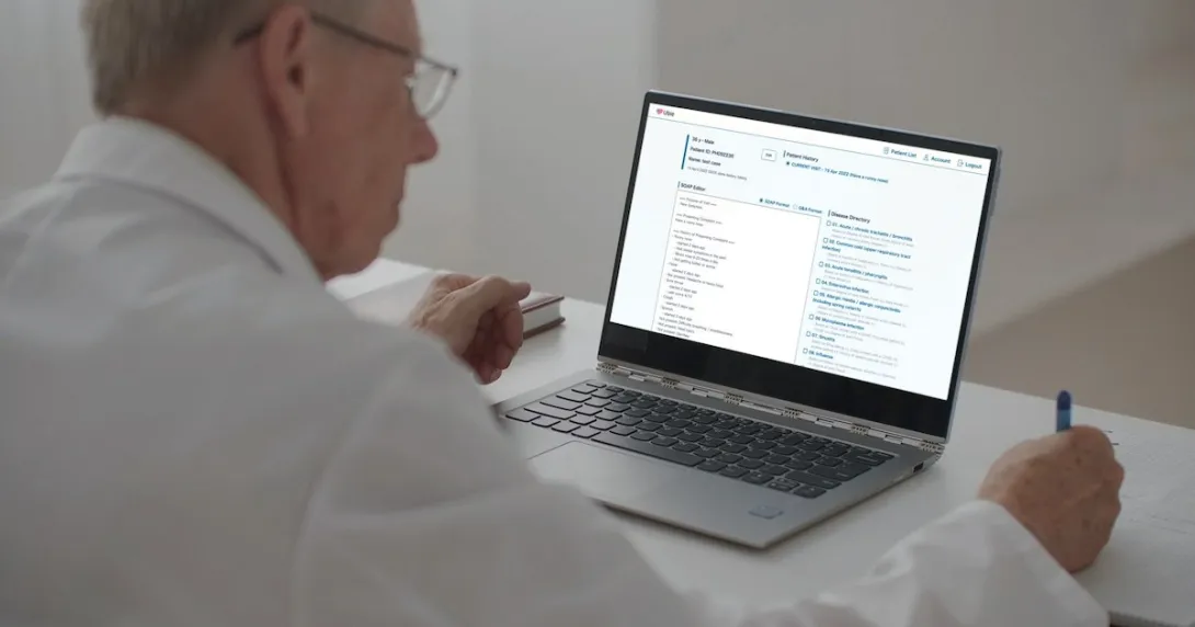 A doctor using the Ubie Medical Navi