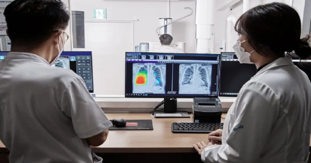 Radiologists checking an X-ray analysis from Lunit INSIGHT CXR